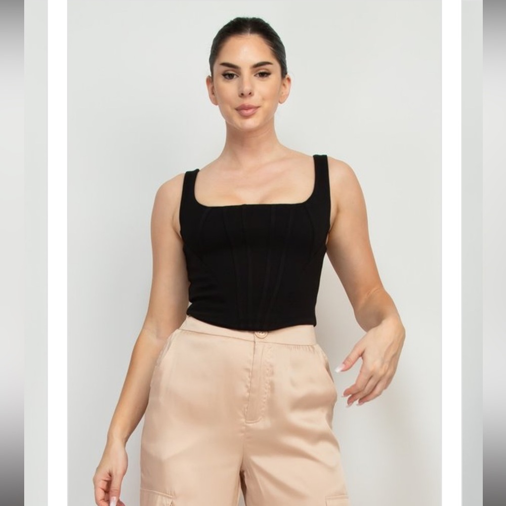 A twisted basic corset top👚